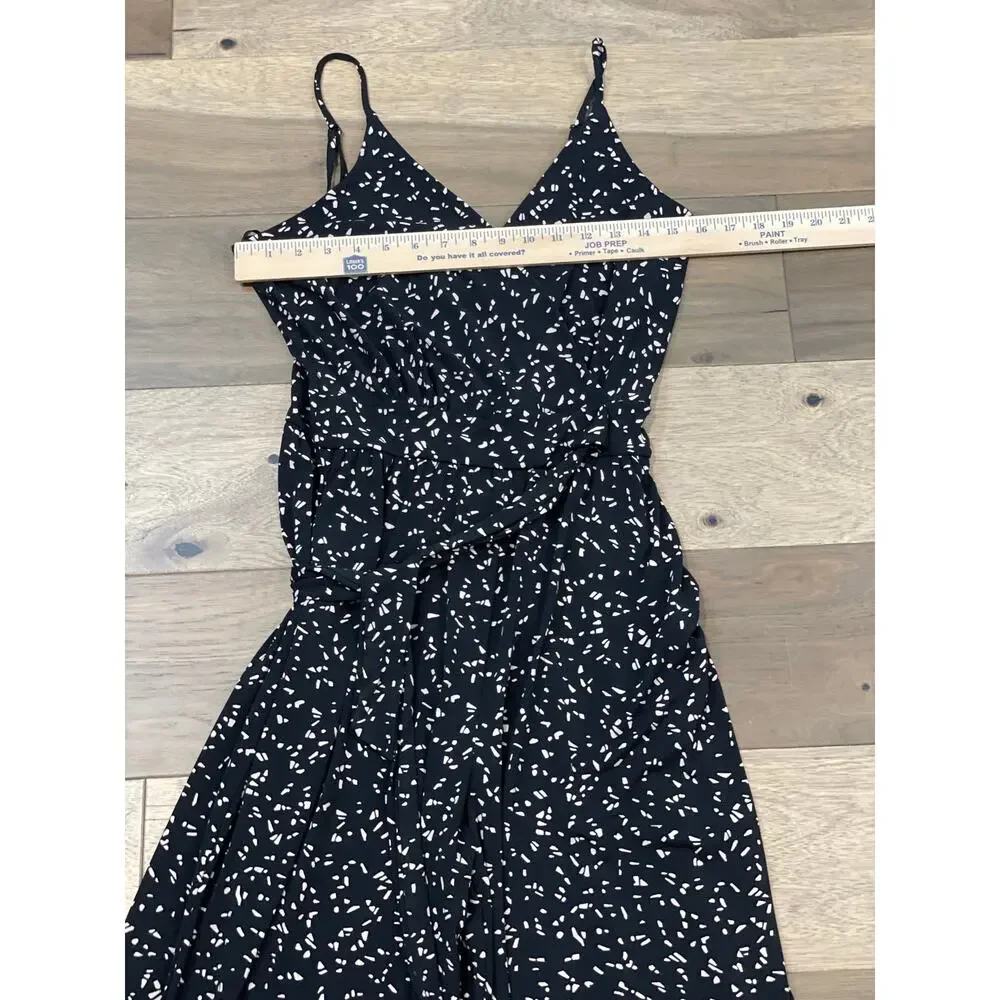 Kaileigh Size M Black Jumpsuit V‑Neck Adjustable Straps Tie Waist Wide Leg